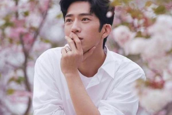 井柏然命运揭秘：姻缘红线何时牵？